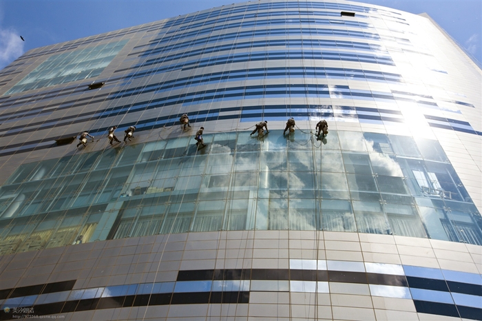 長(zhǎng)河灣小區(qū)中坤大廈外墻清洗